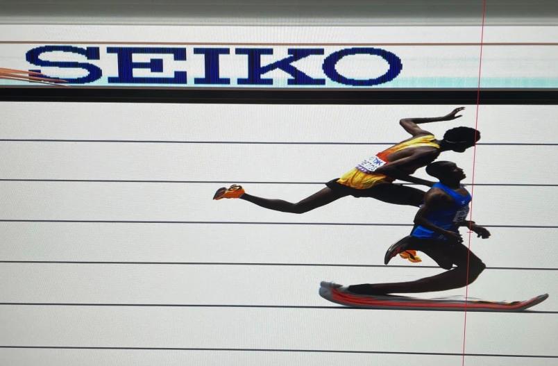 差距需要百, 佩特罗斯率